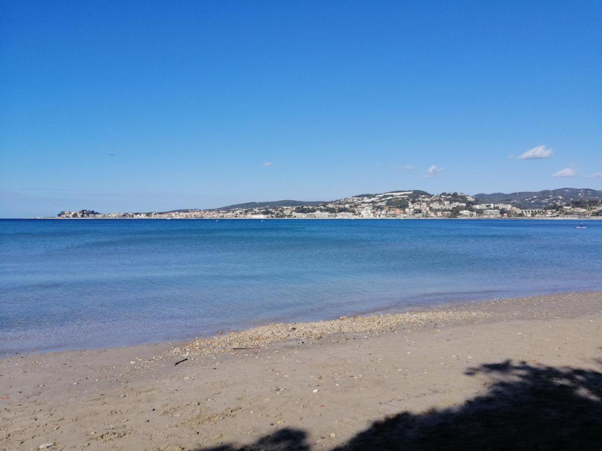 Sanary Les Gorguettes, Studio Avec Terrasse Vue Mer, A 10 Min A Pieds De La Plage Exterior foto