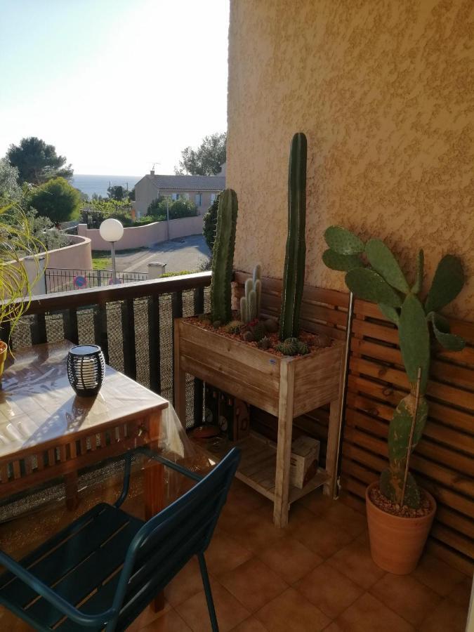 Sanary Les Gorguettes, Studio Avec Terrasse Vue Mer, A 10 Min A Pieds De La Plage Exterior foto