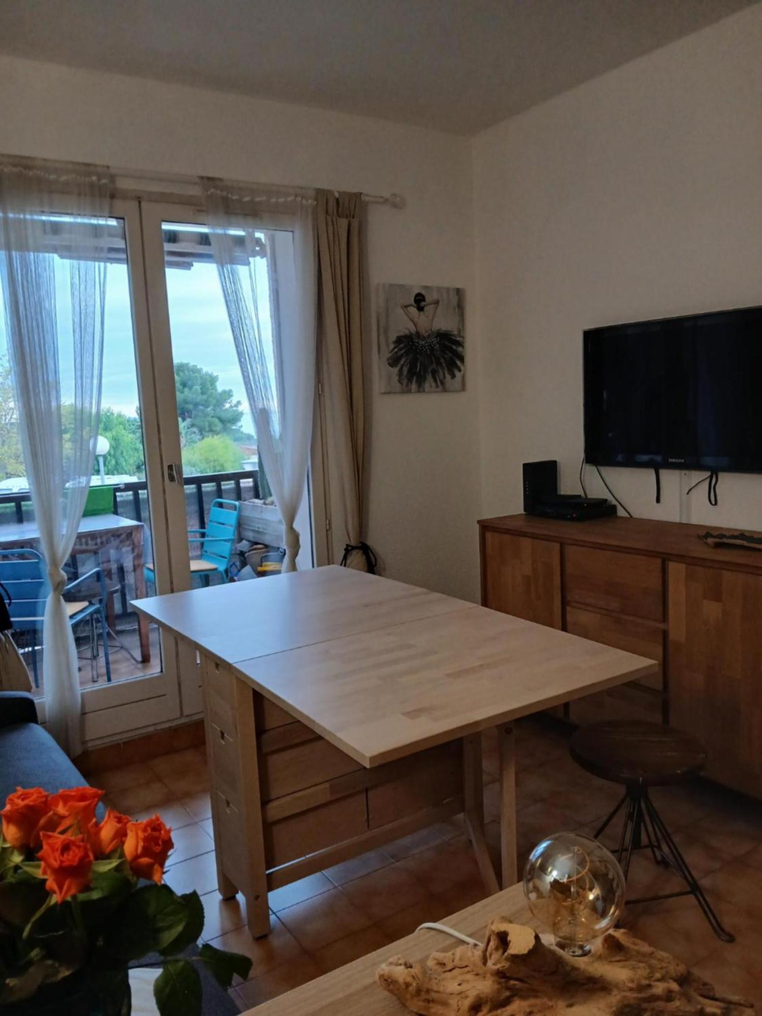 Sanary Les Gorguettes, Studio Avec Terrasse Vue Mer, A 10 Min A Pieds De La Plage Exterior foto