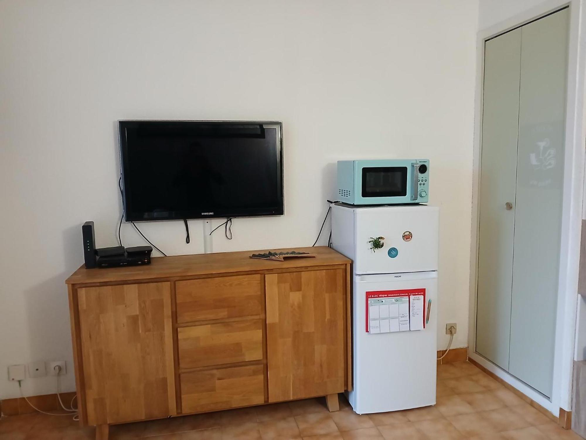 Sanary Les Gorguettes, Studio Avec Terrasse Vue Mer, A 10 Min A Pieds De La Plage Exterior foto